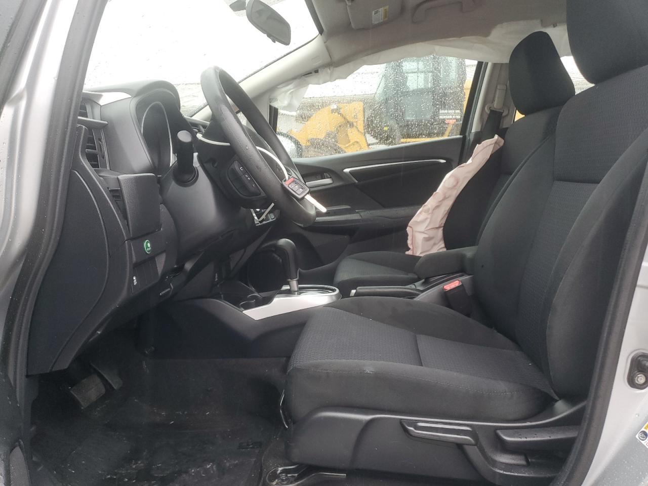 2020 Honda Fit Lx VIN: 3HGGK5H42LM710565 Lot: 82302985