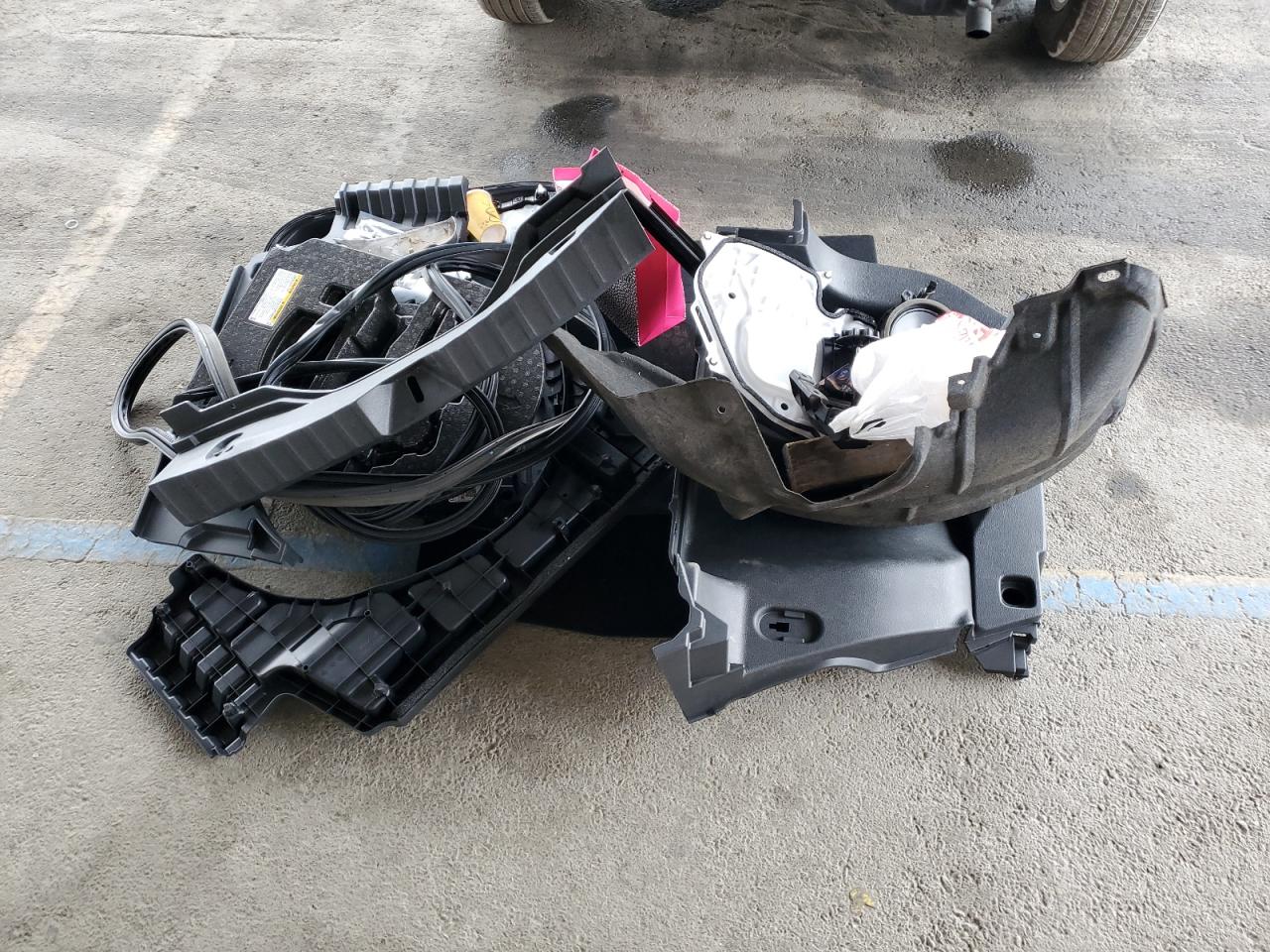 2025 Toyota Corolla Cross Le VIN: 7MUCAAAG3SV124927 Lot: 84963375