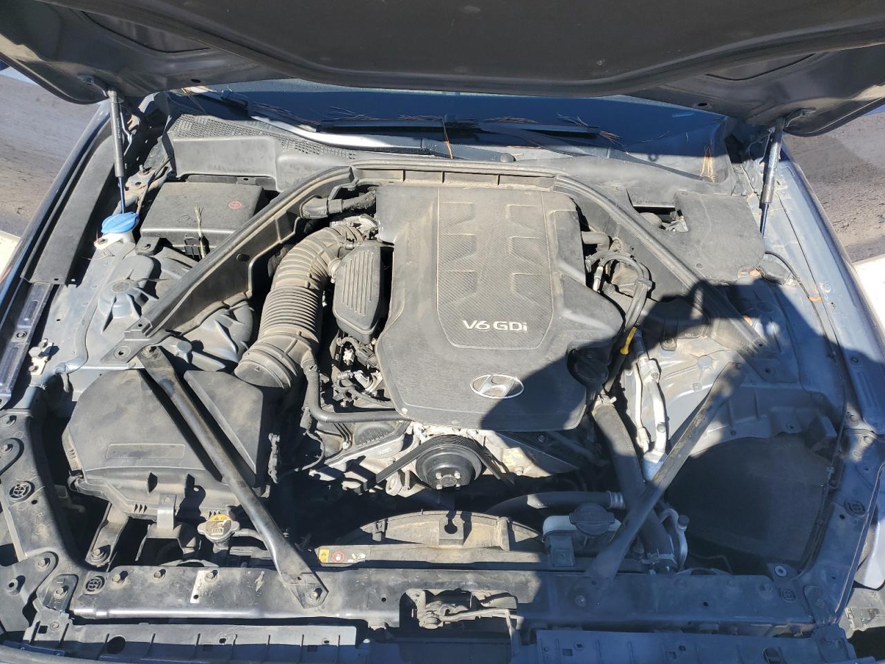 2015 Hyundai Genesis 3.8L VIN: KMHGN4JE3FU066637 Lot: 83860565