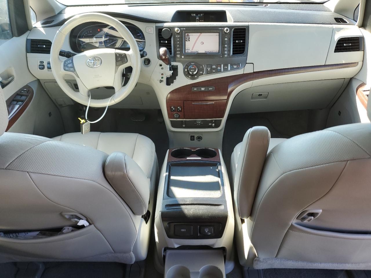 2011 Toyota Sienna Xle VIN: 5TDYK3DC3BS063421 Lot: 86600325