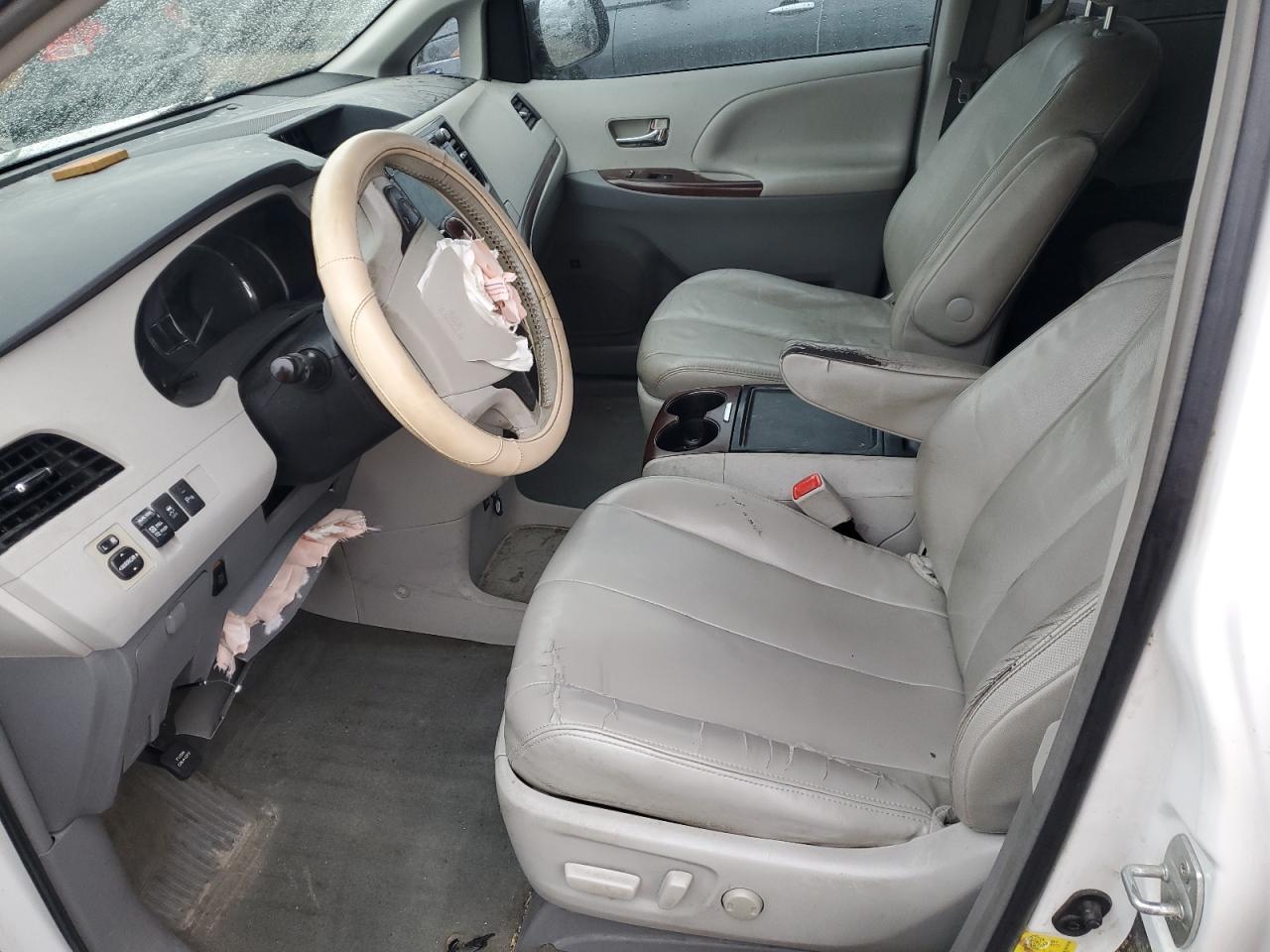 2012 Toyota Sienna Xle VIN: 5TDYK3DC4CS208158 Lot: 82294445