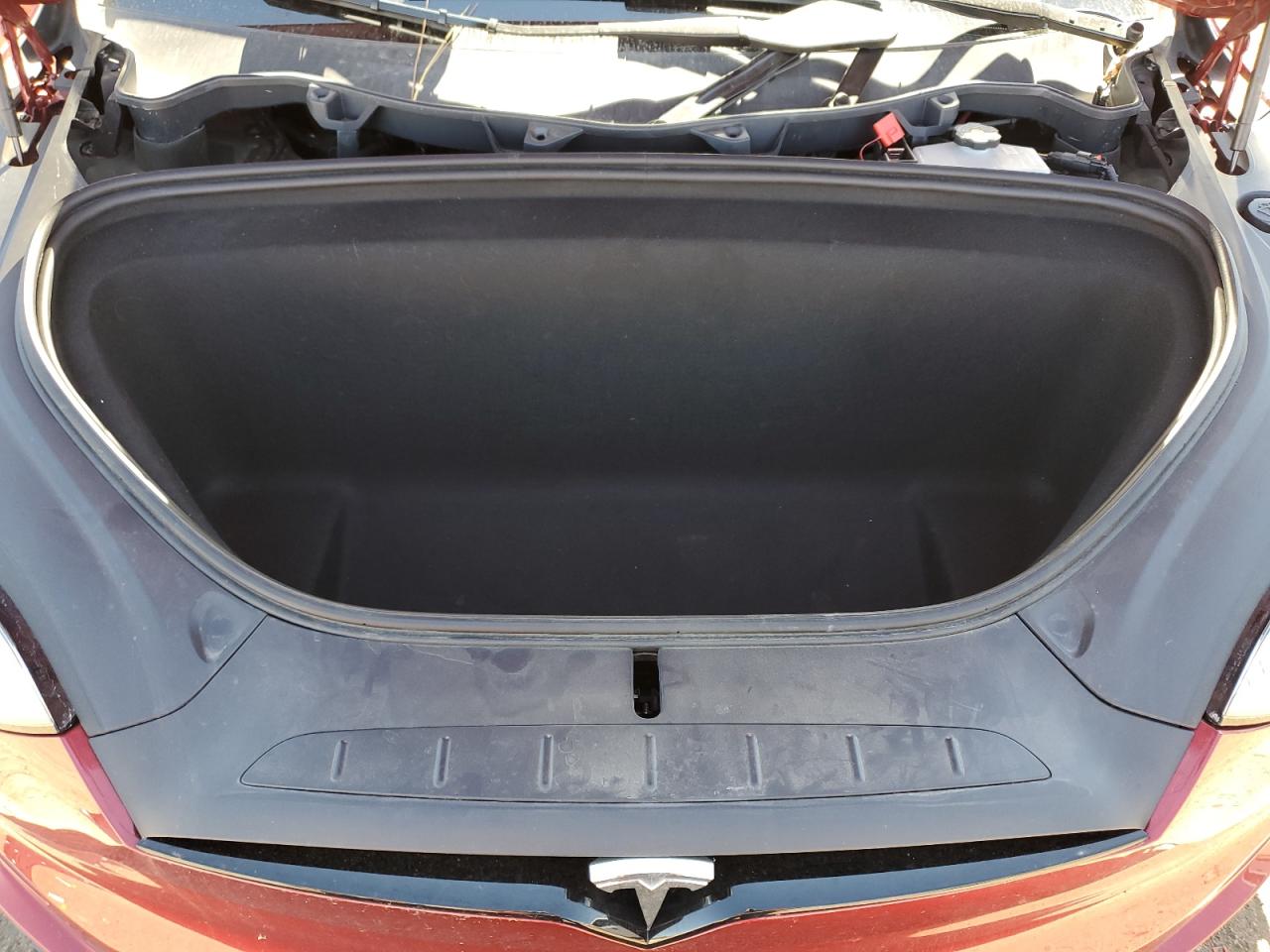 2024 Tesla Model X VIN: 7SAXCBE6XRF437827 Lot: 85537165