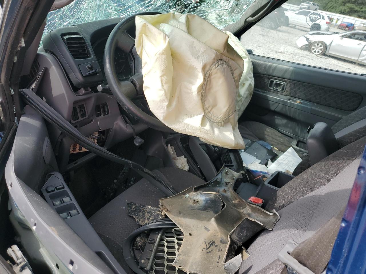 2001 Nissan Xterra Xe VIN: 5N1ED28T31C558120 Lot: 85909295