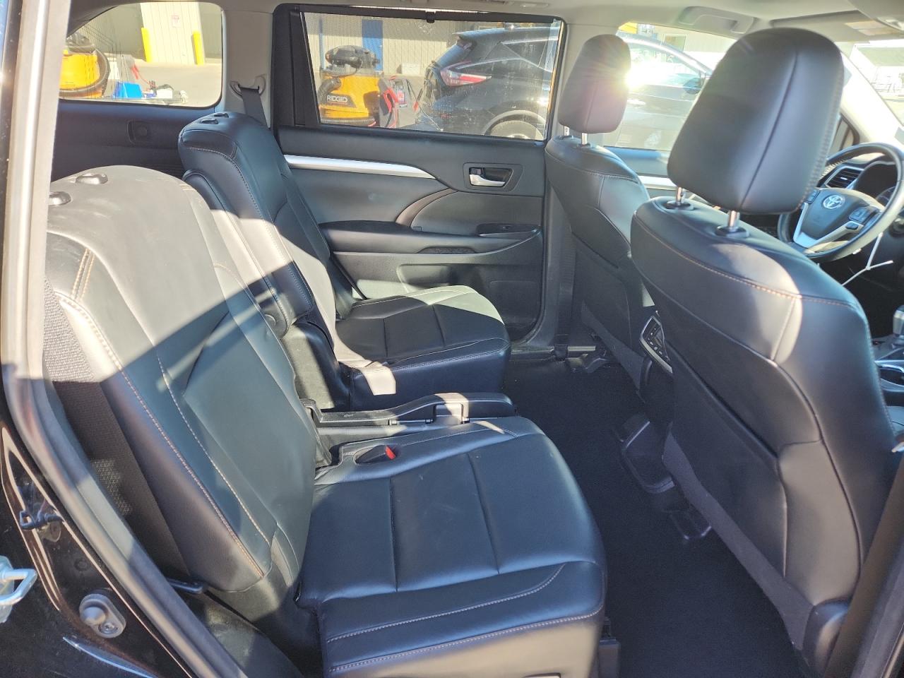 2018 Toyota Highlander Se VIN: 5TDJZRFH4JS553857 Lot: 89816675