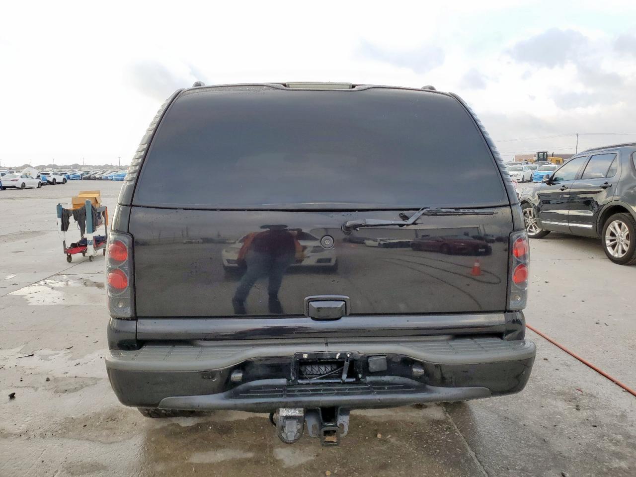 2004 Chevrolet Tahoe C1500 VIN: 1GNEC13Z94R298490 Lot: 90260905