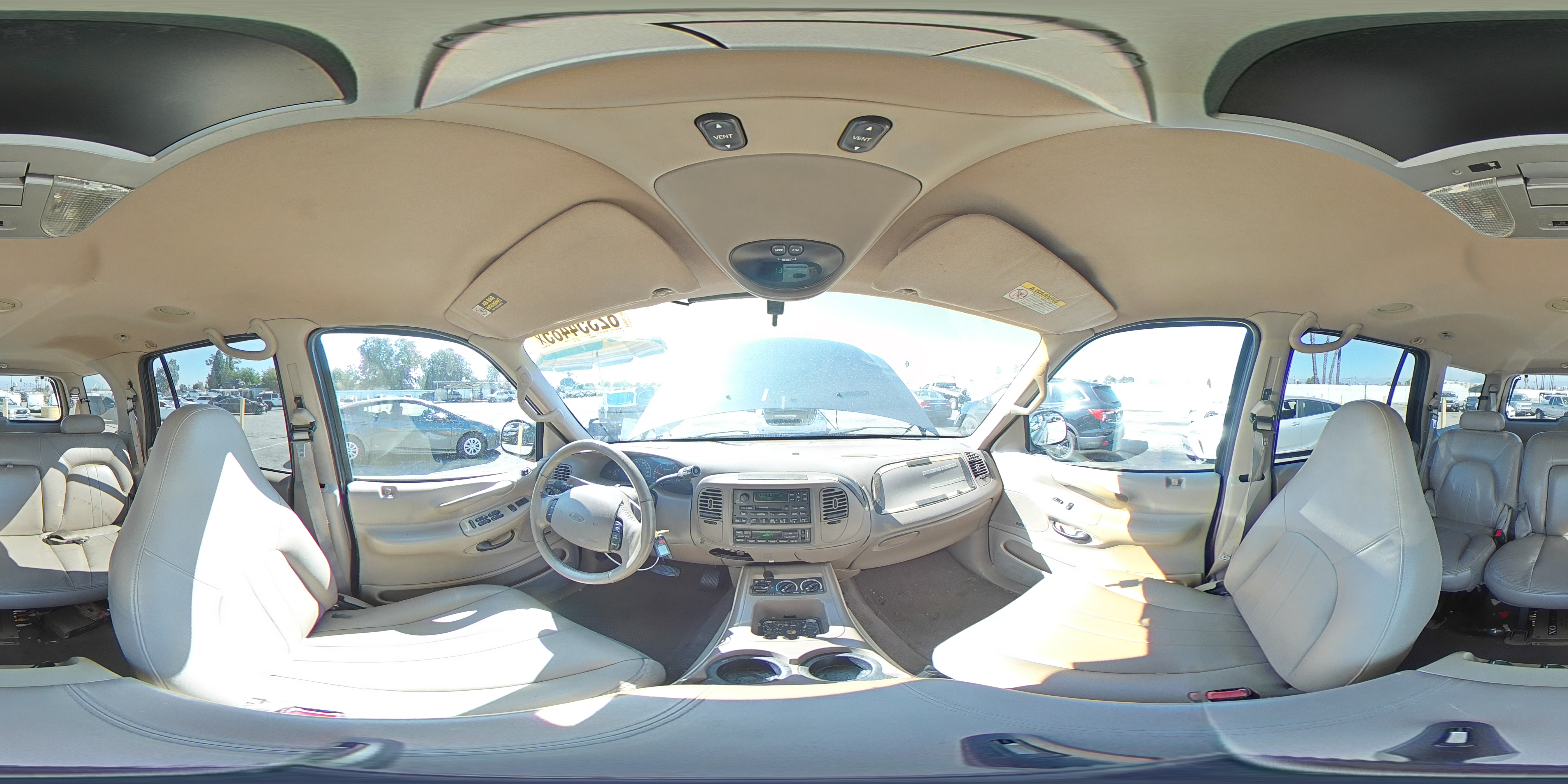 2000 Ford Expedition Eddie Bauer VIN: 1FMRU17LXYLA79362 Lot: 82354485