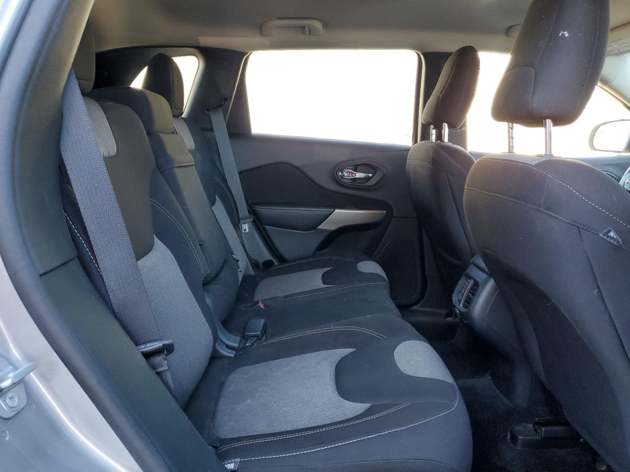 2018 Jeep Cherokee Latitude VIN: 1C4PJMCB6JD502327 Lot: 84456755