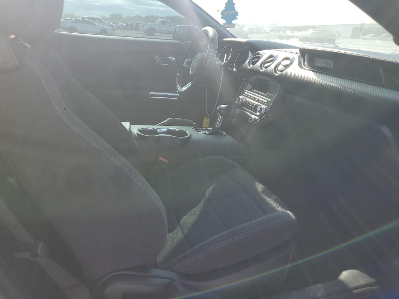 2017 Ford Mustang VIN: 1FATP8EM1H5301464 Lot: 85582155