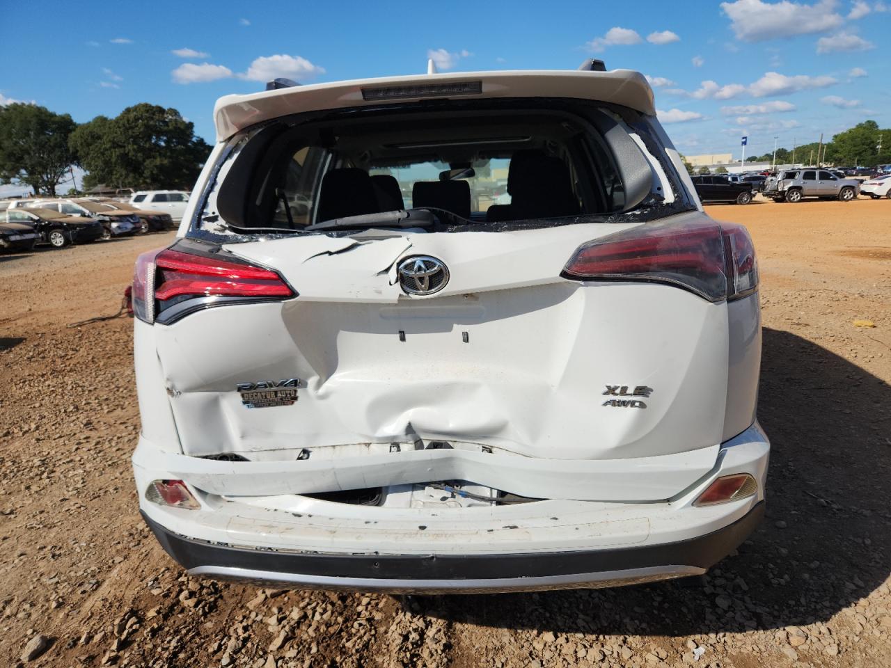 2017 Toyota Rav4 Xle VIN: JTMRFREV8HD198264 Lot: 84879415