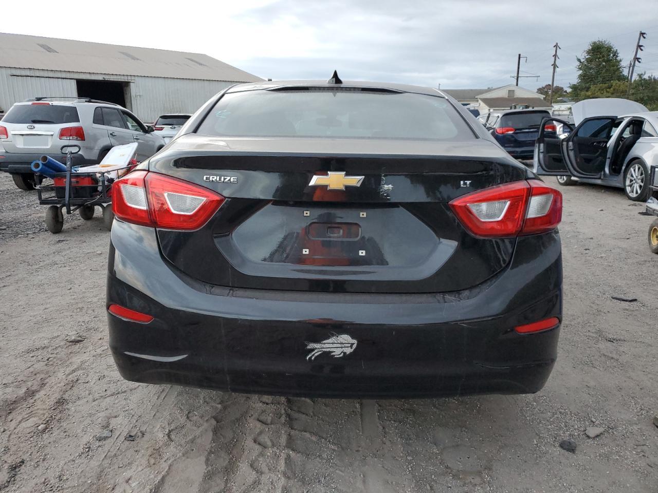 2018 Chevrolet Cruze Lt VIN: 1G1BE5SM1J7132869 Lot: 81925225