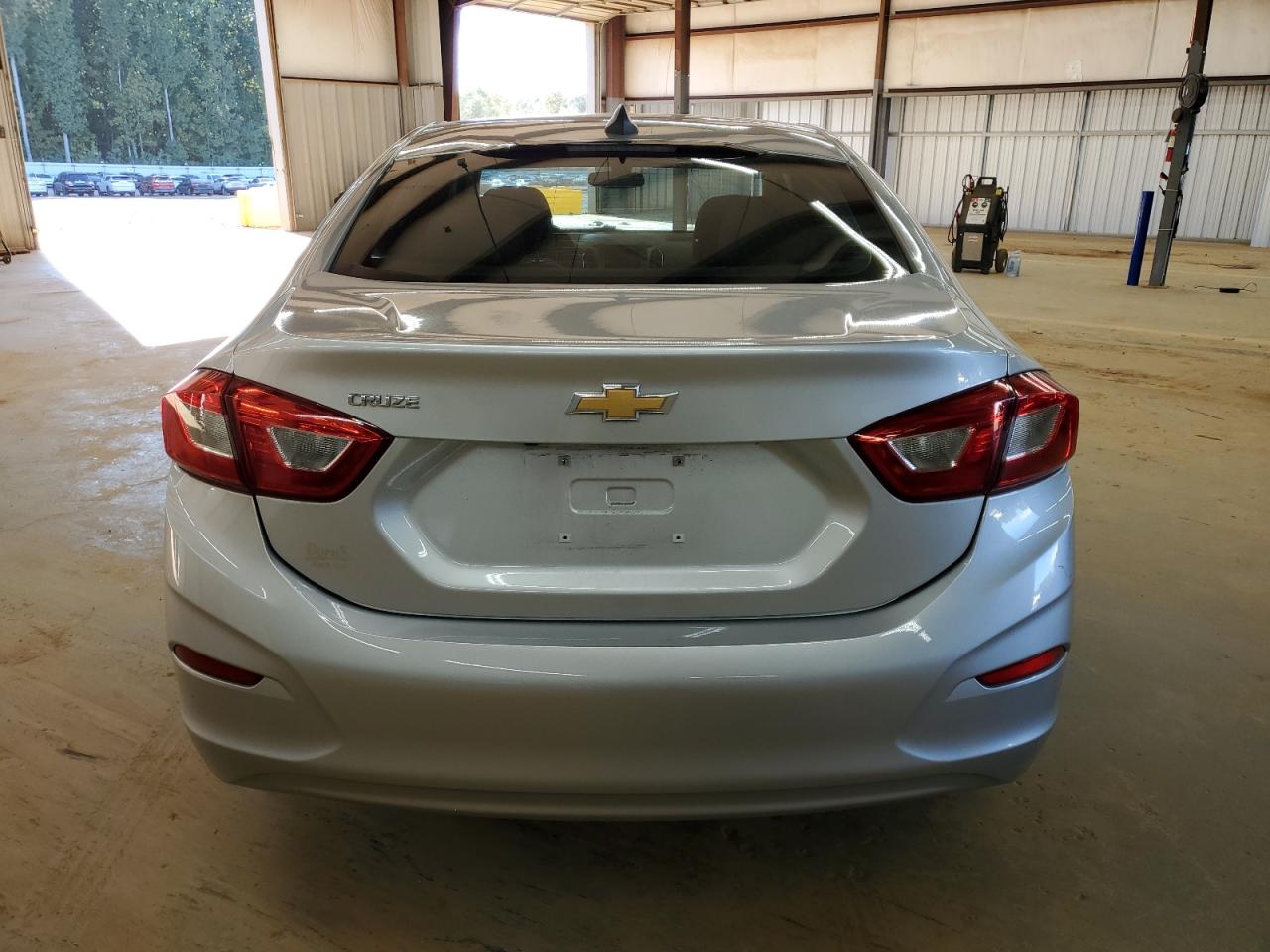 2018 Chevrolet Cruze Ls VIN: 1G1BC5SM8J7205077 Lot: 82342135