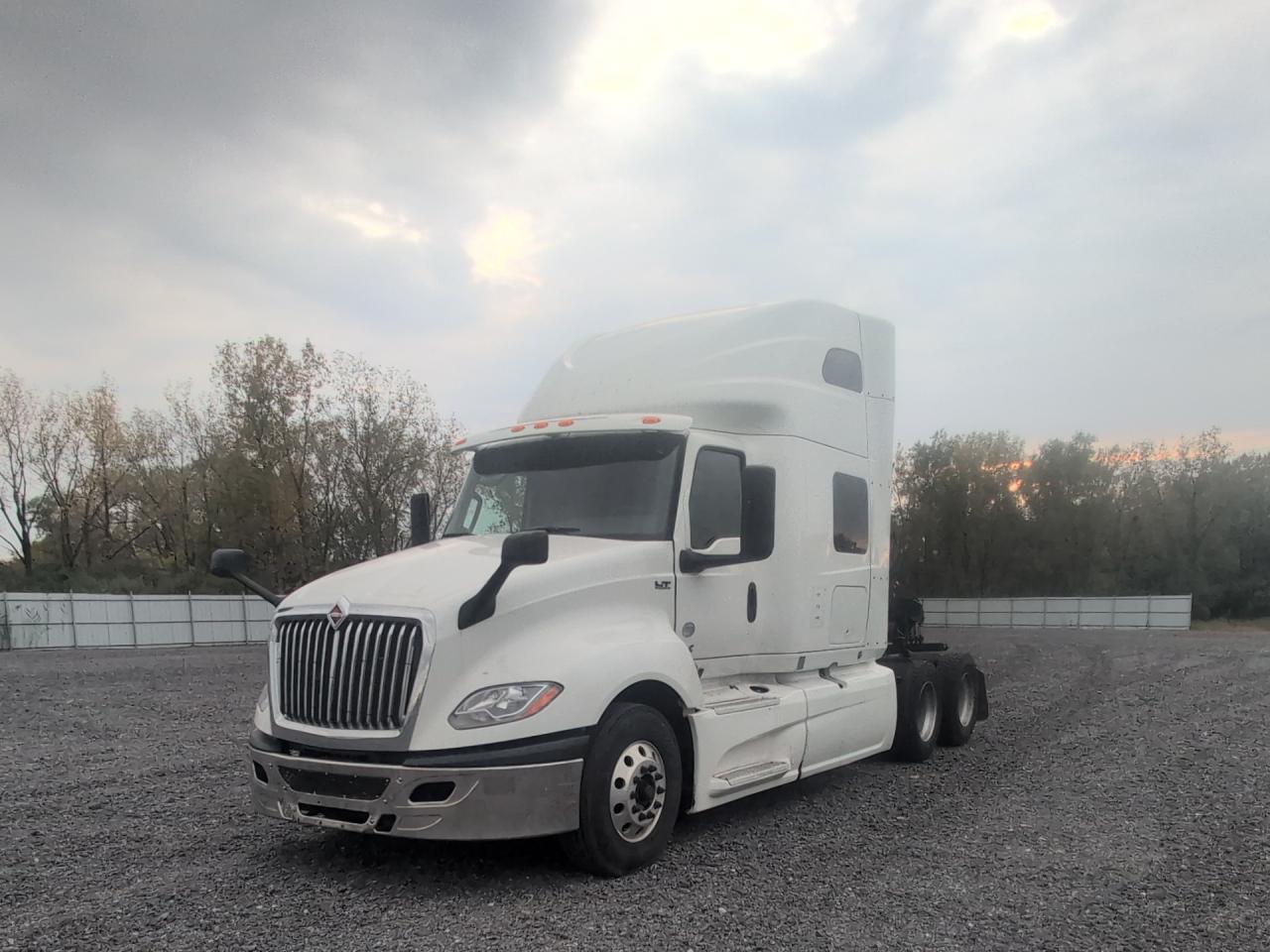 2020 Intl Lt625 - Trucks Semi Truck white null diesel 3HSDZAPR7LN821858 photo #3