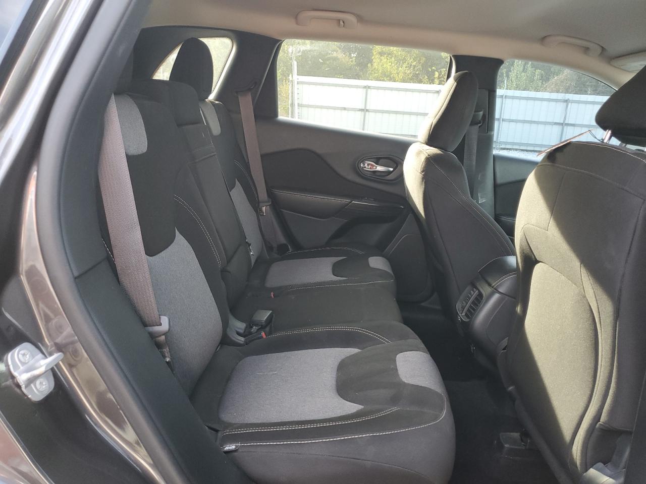 2014 Jeep Cherokee Latitude VIN: 1C4PJLCB3EW256518 Lot: 89877495