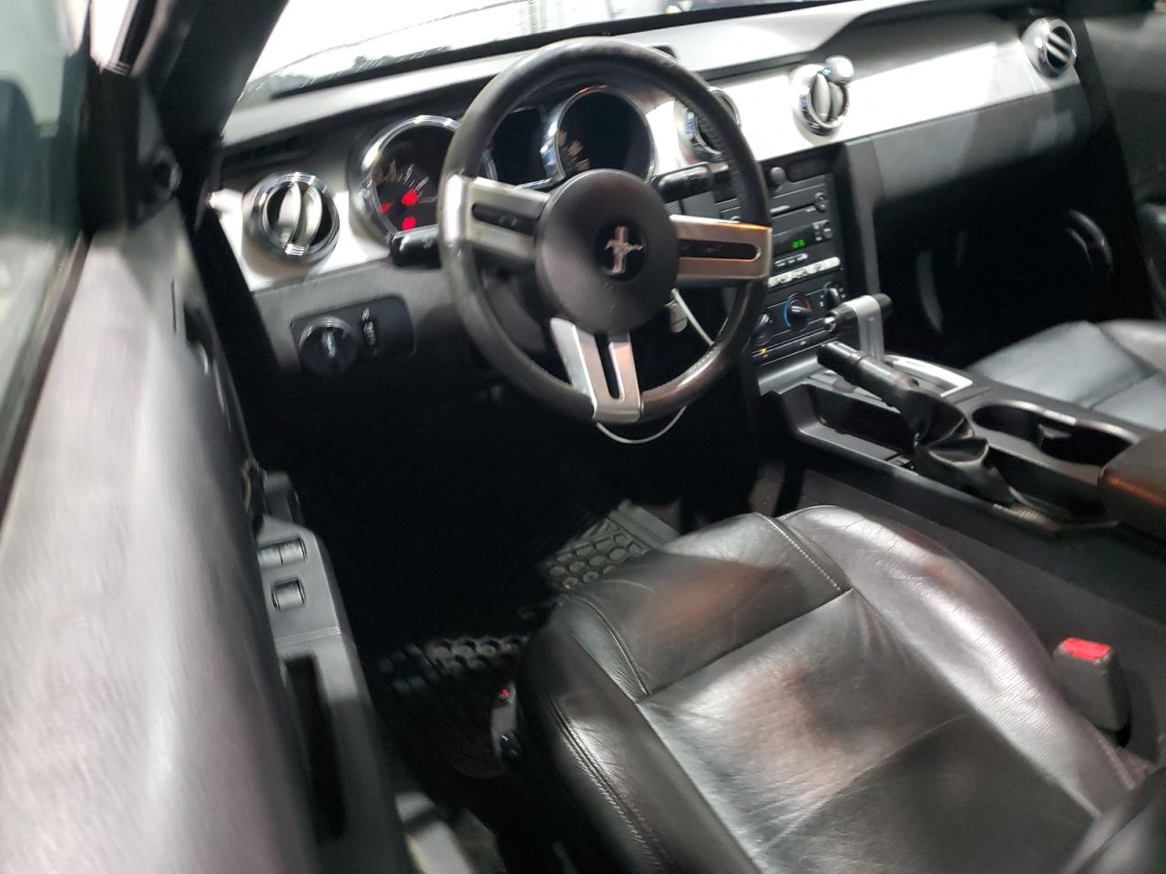 2005 Ford Mustang VIN: 1ZVFT84NX55227418 Lot: 84975425