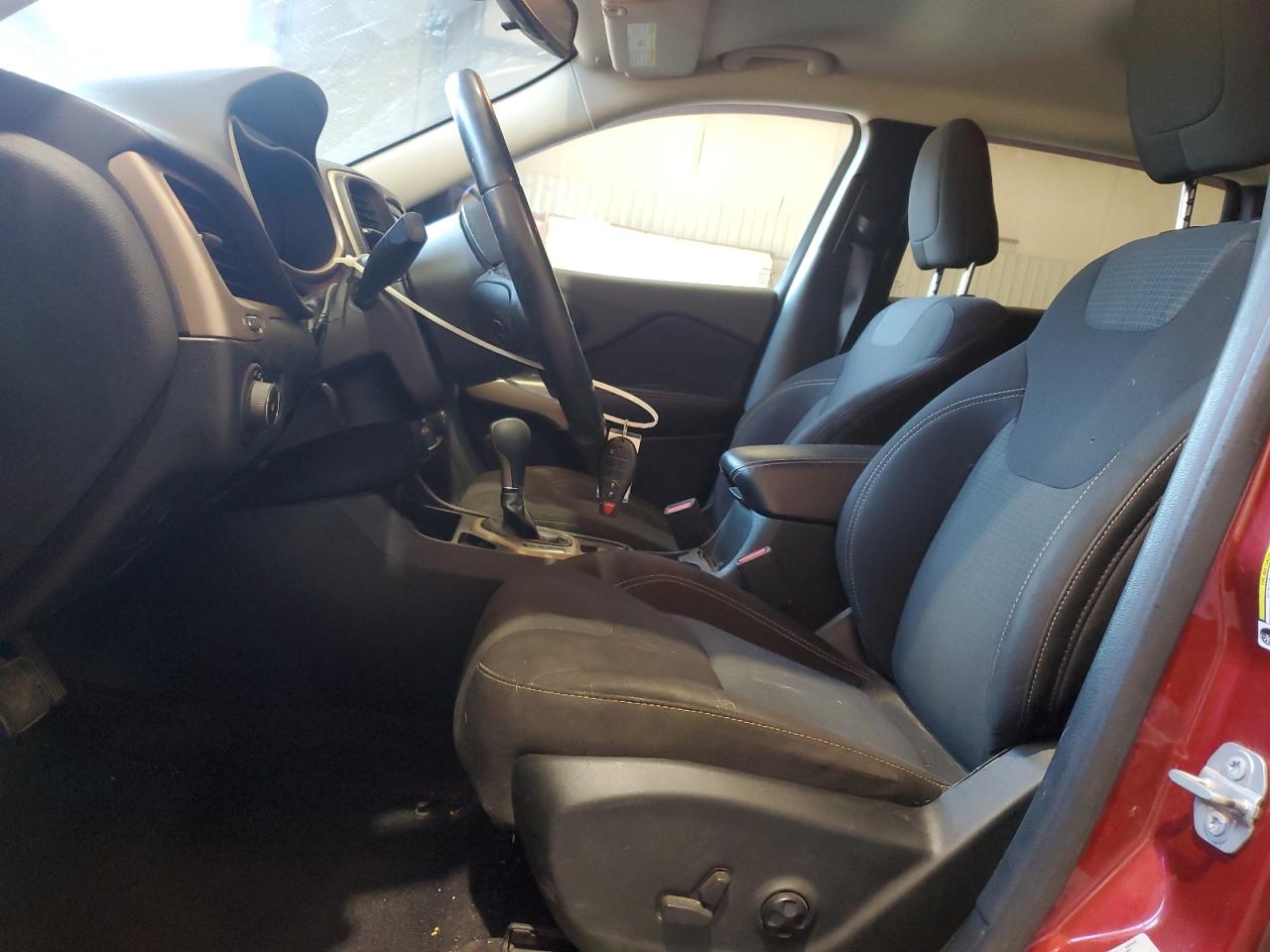 2017 Jeep Cherokee Latitude VIN: 1C4PJLCB5HW660957 Lot: 82473535