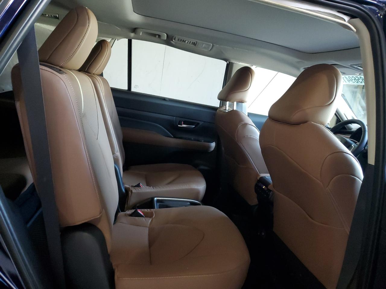 2025 Toyota Grand Highlander Le VIN: 5TDAAAB56SS102872 Lot: 85694185