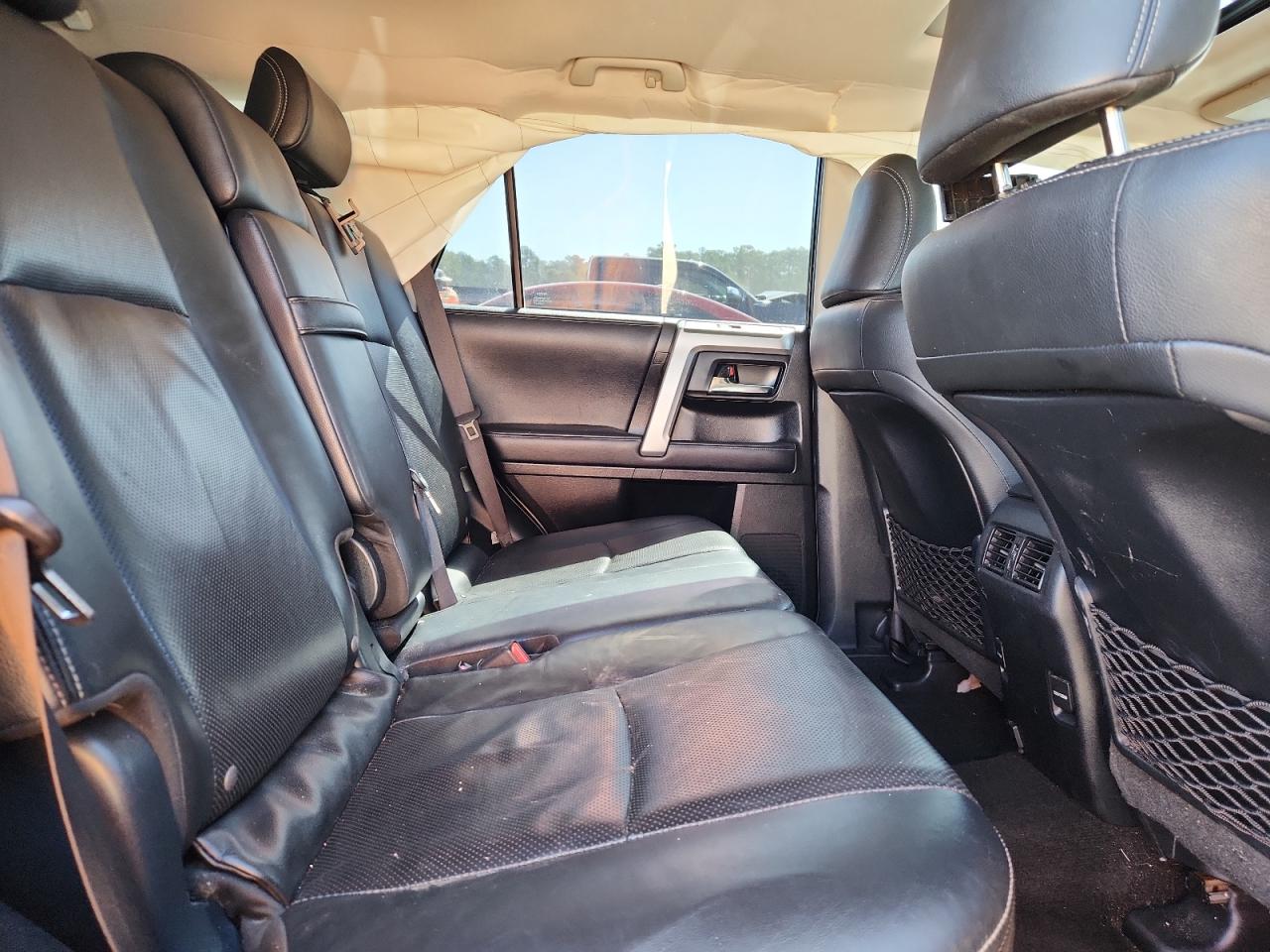 2019 Toyota 4Runner Sr5/Sr5 Premium VIN: JTEBU5JR2K5627646 Lot: 82201115