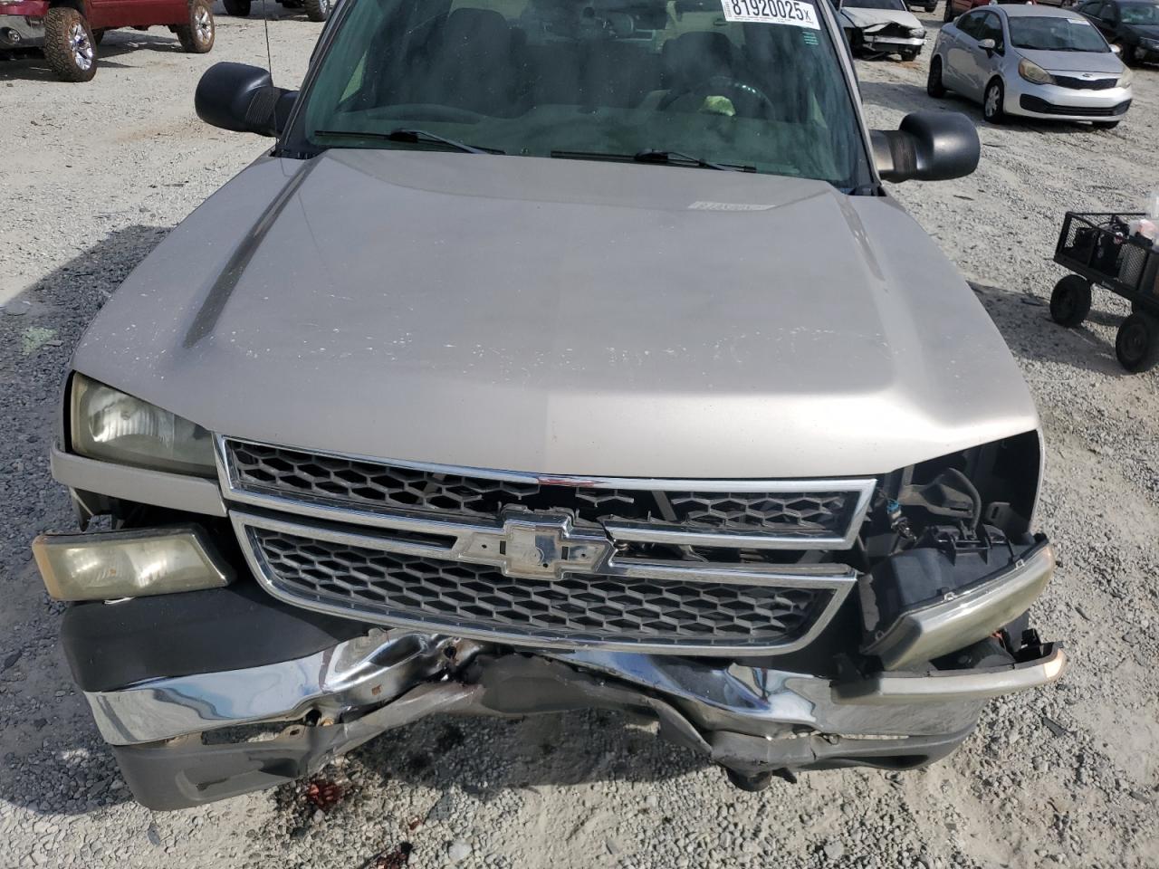 2005 Chevrolet Silverado K2500 Heavy Duty VIN: 1GCHK23285F943456 Lot: 81920025