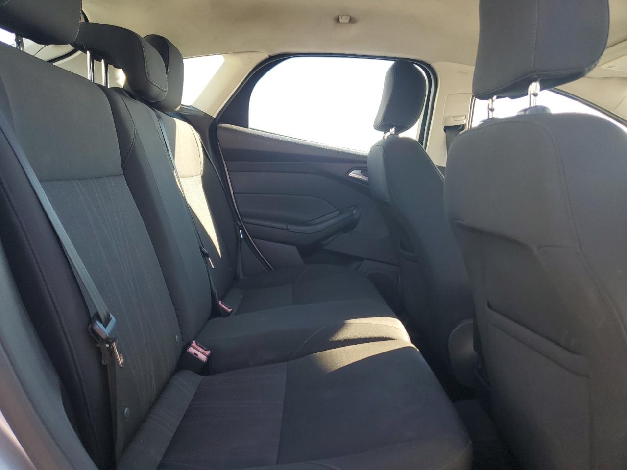 2015 Ford Focus Se VIN: 1FADP3K28FL223039 Lot: 85762645