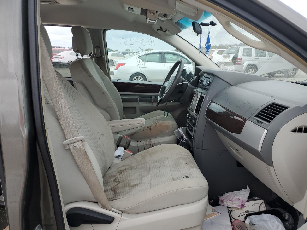 2010 Chrysler Town & Country Touring VIN: 2A4RR5D13AR366226 Lot: 85748495