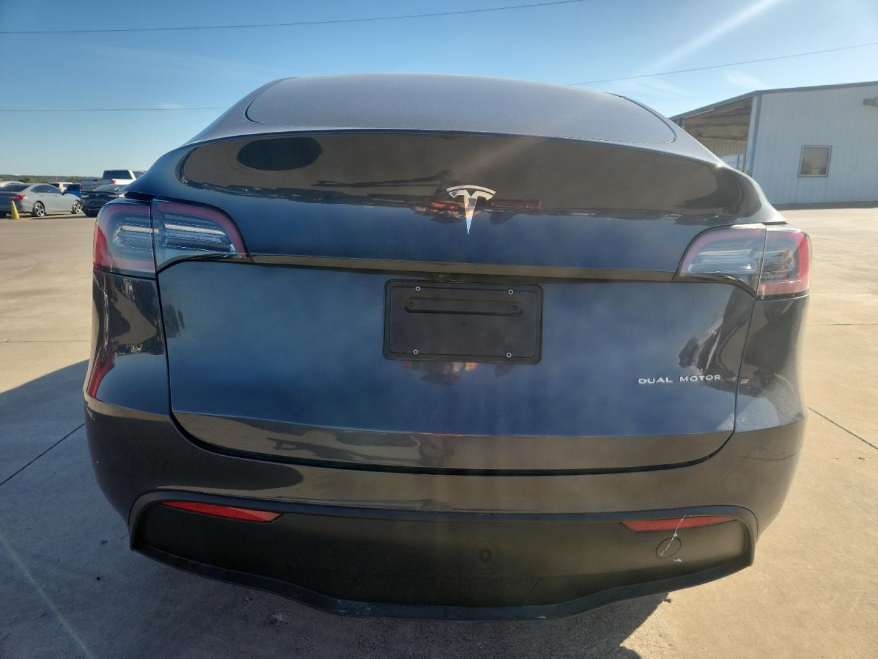 2024 Tesla Model Y VIN: 7SAYGDEE5RA301100 Lot: 82557995