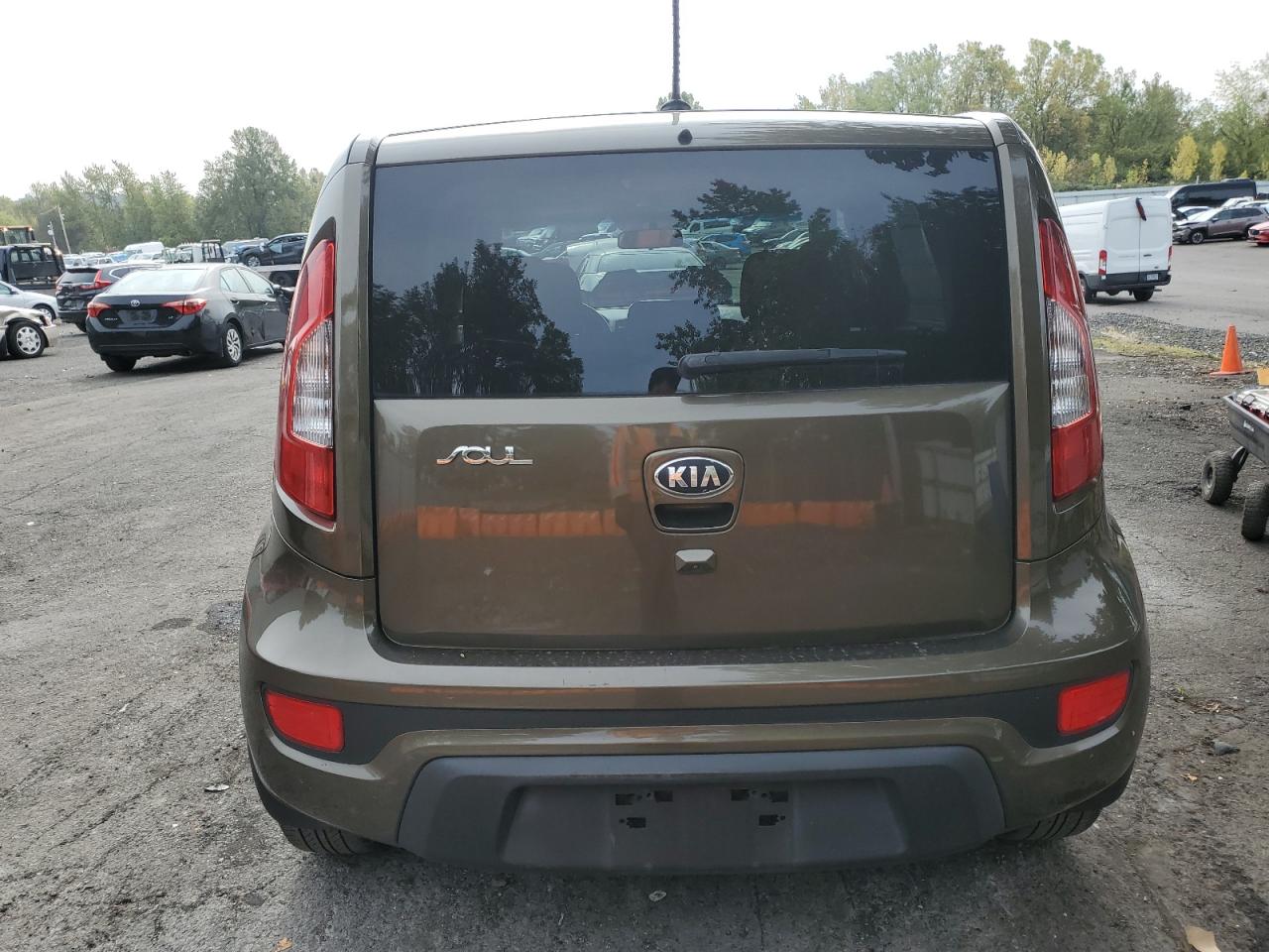2013 Kia Soul + VIN: KNDJT2A67D7573260 Lot: 82188655