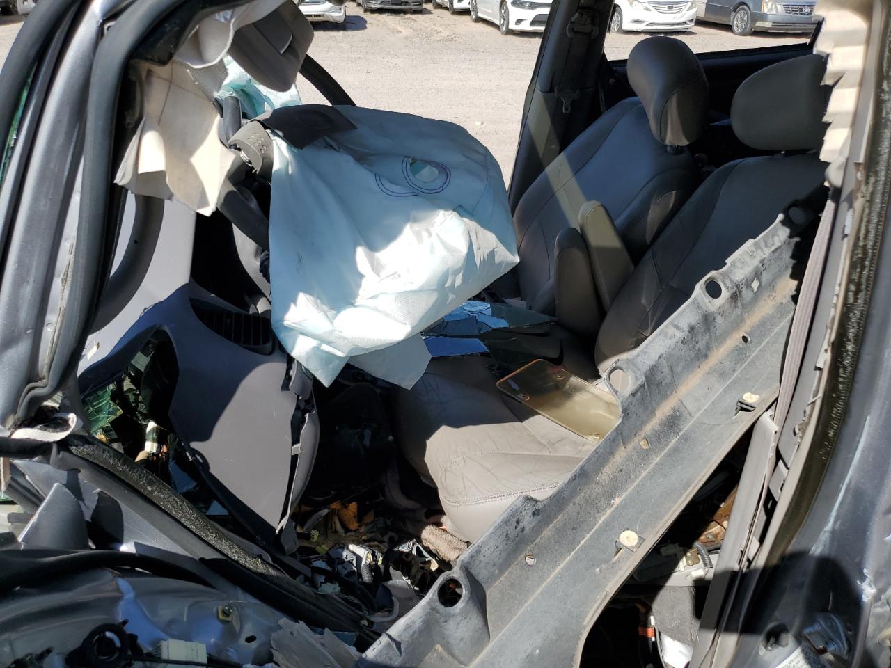 2001 Toyota Sequoia Limited VIN: 5TDZT38A11S007745 Lot: 81980815