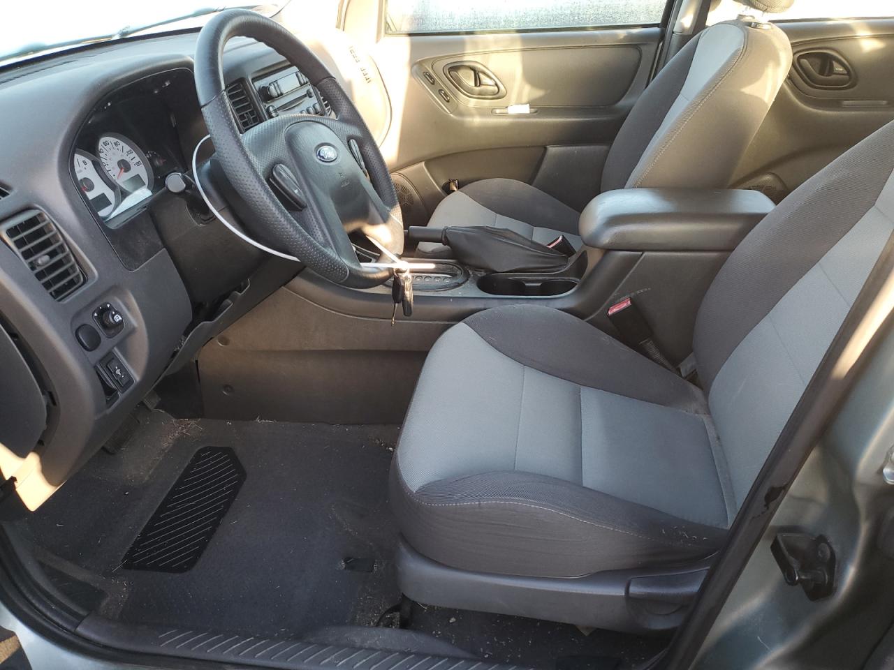 2005 Ford Escape Xls VIN: 1FMYU02Z05KA16774 Lot: 90664395