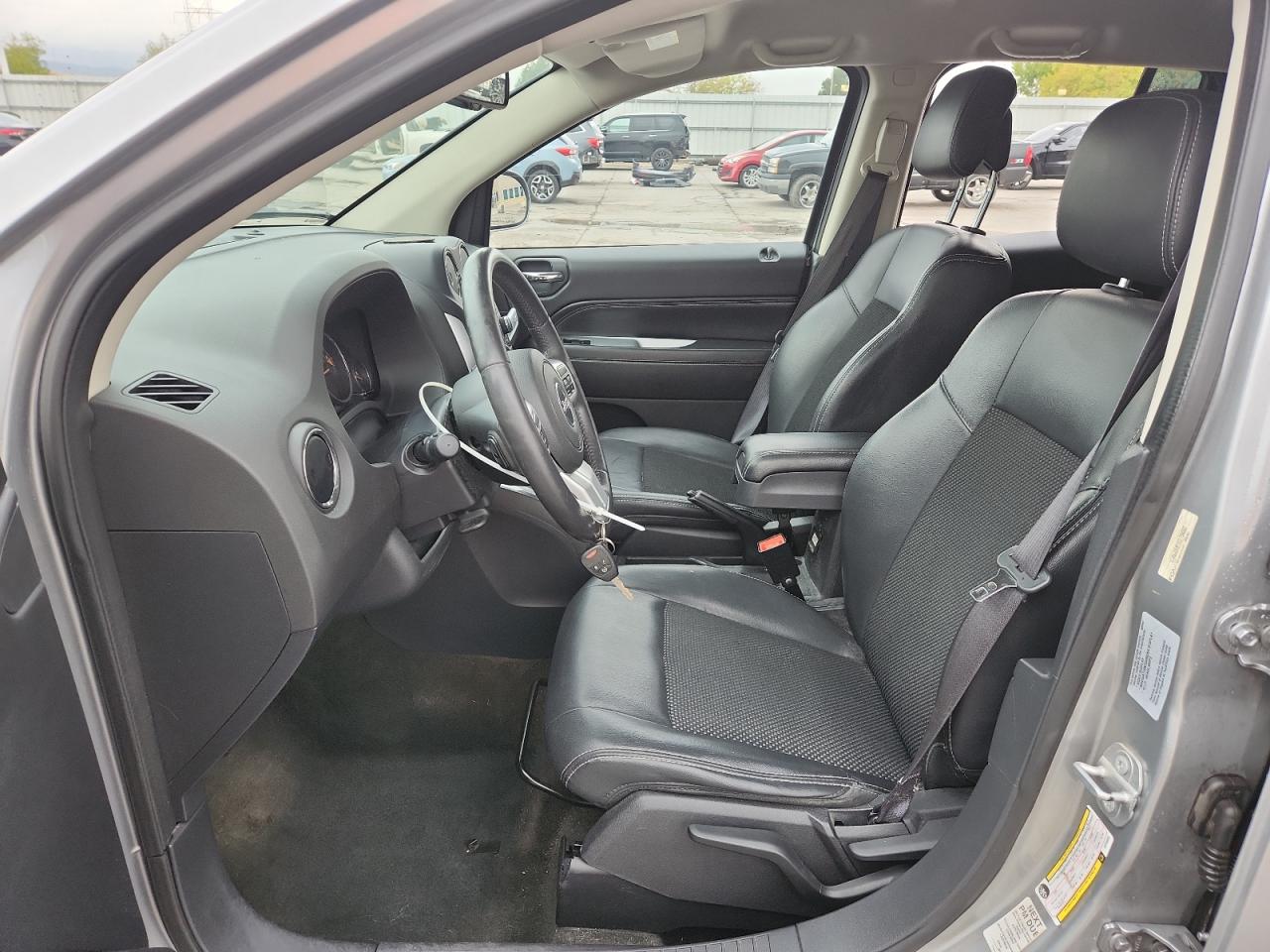 2016 Jeep Compass Latitude VIN: 1C4NJDEB1GD758002 Lot: 84942065