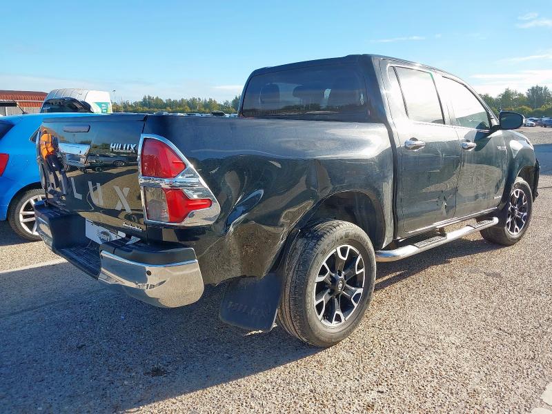 2017 TOYOTA HILUX INVINCIBLE X D/CAB PICK UP 2.4 D-4D AUTO