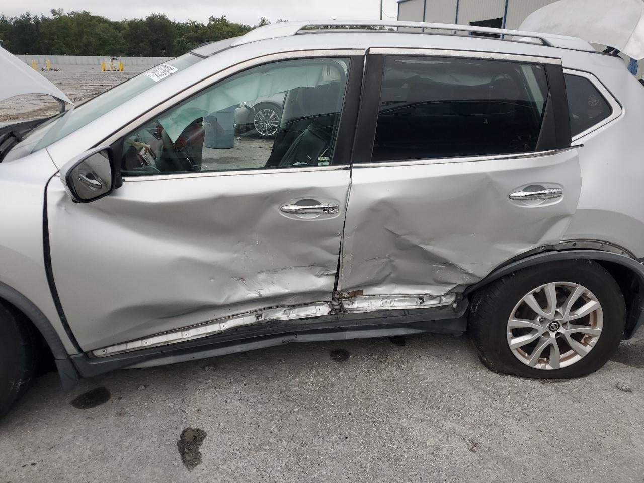 2017 Nissan Rogue S VIN: KNMAT2MT6HP606580 Lot: 85837595