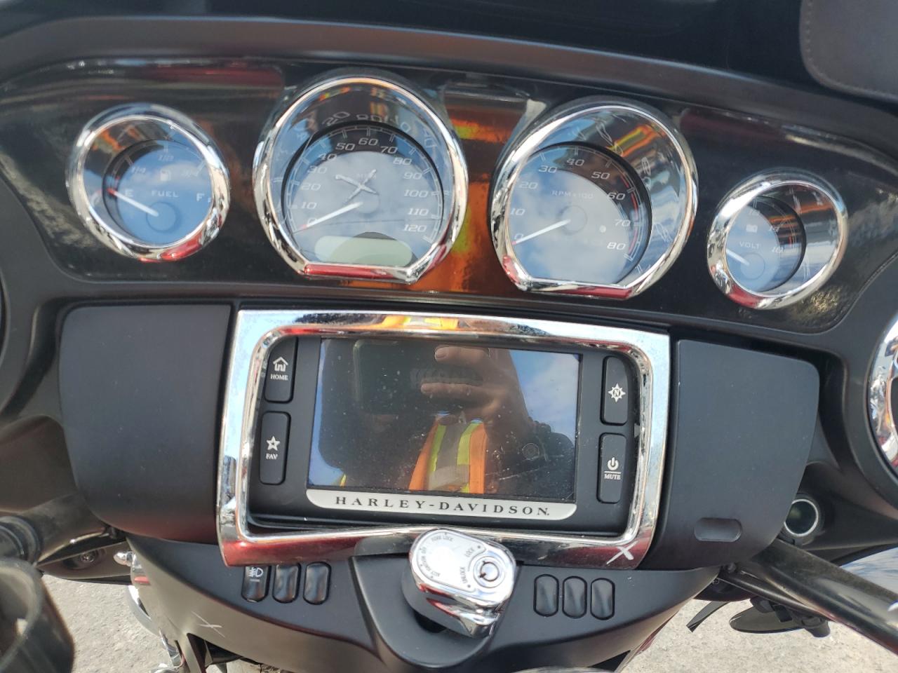 2018 Harley-Davidson Flhtcutg Tri Glide Ultra VIN: 1HD1MAD13JB857449 Lot: 86247325