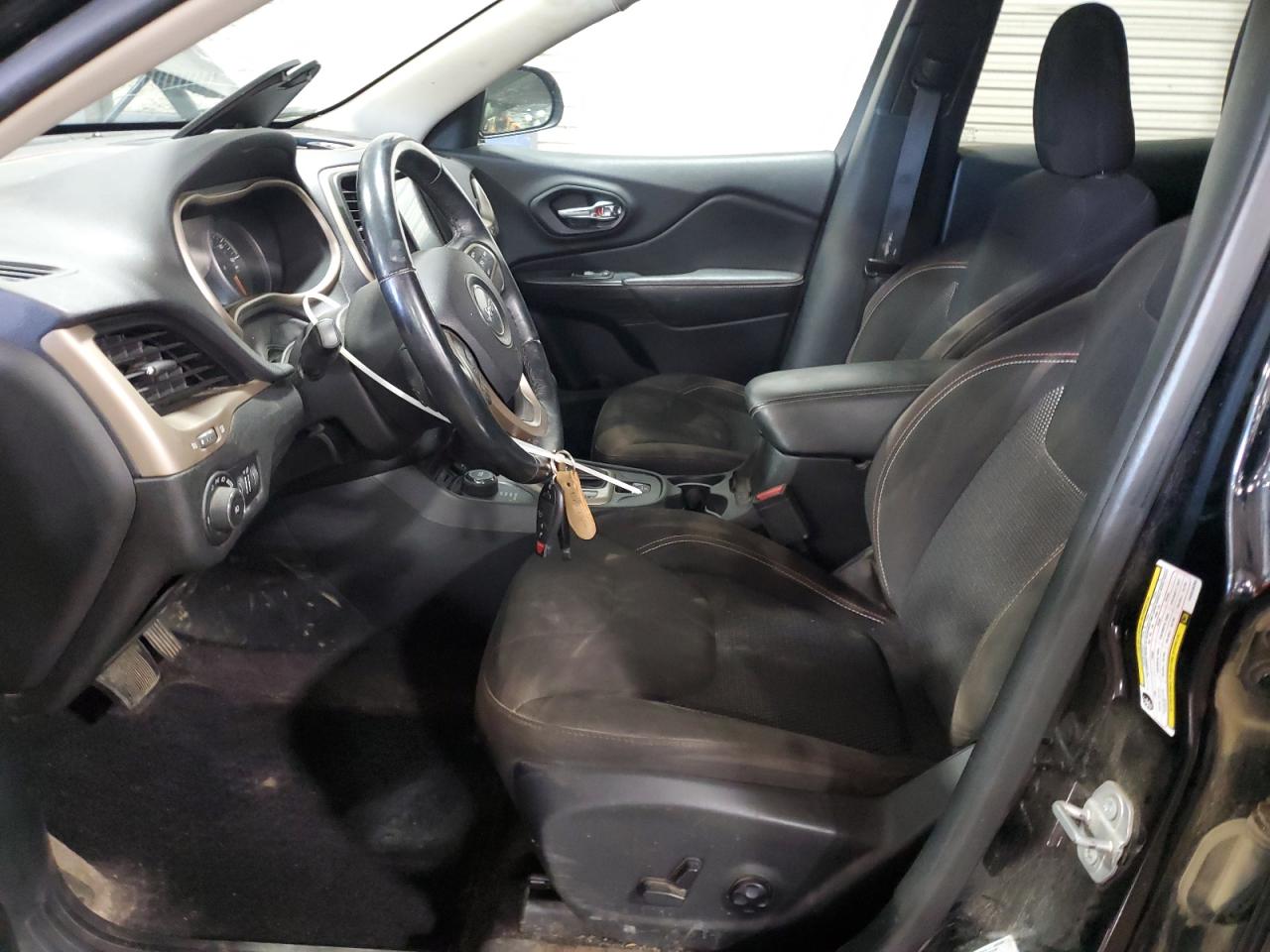 2017 Jeep Cherokee Latitude VIN: 1C4PJMCS9HW546093 Lot: 89693285