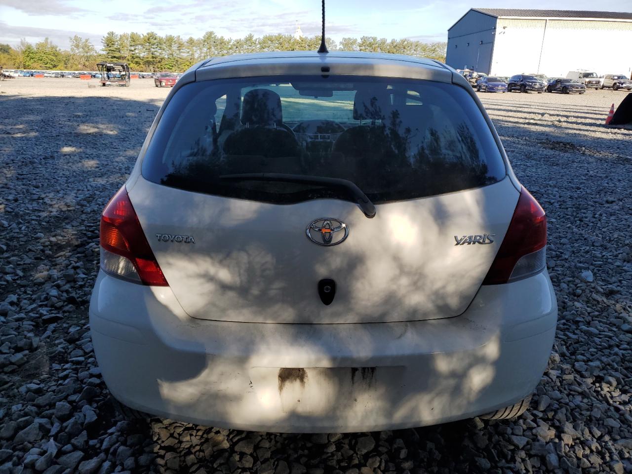 2010 Toyota Yaris VIN: JTDJT4K36A5318123 Lot: 84933445