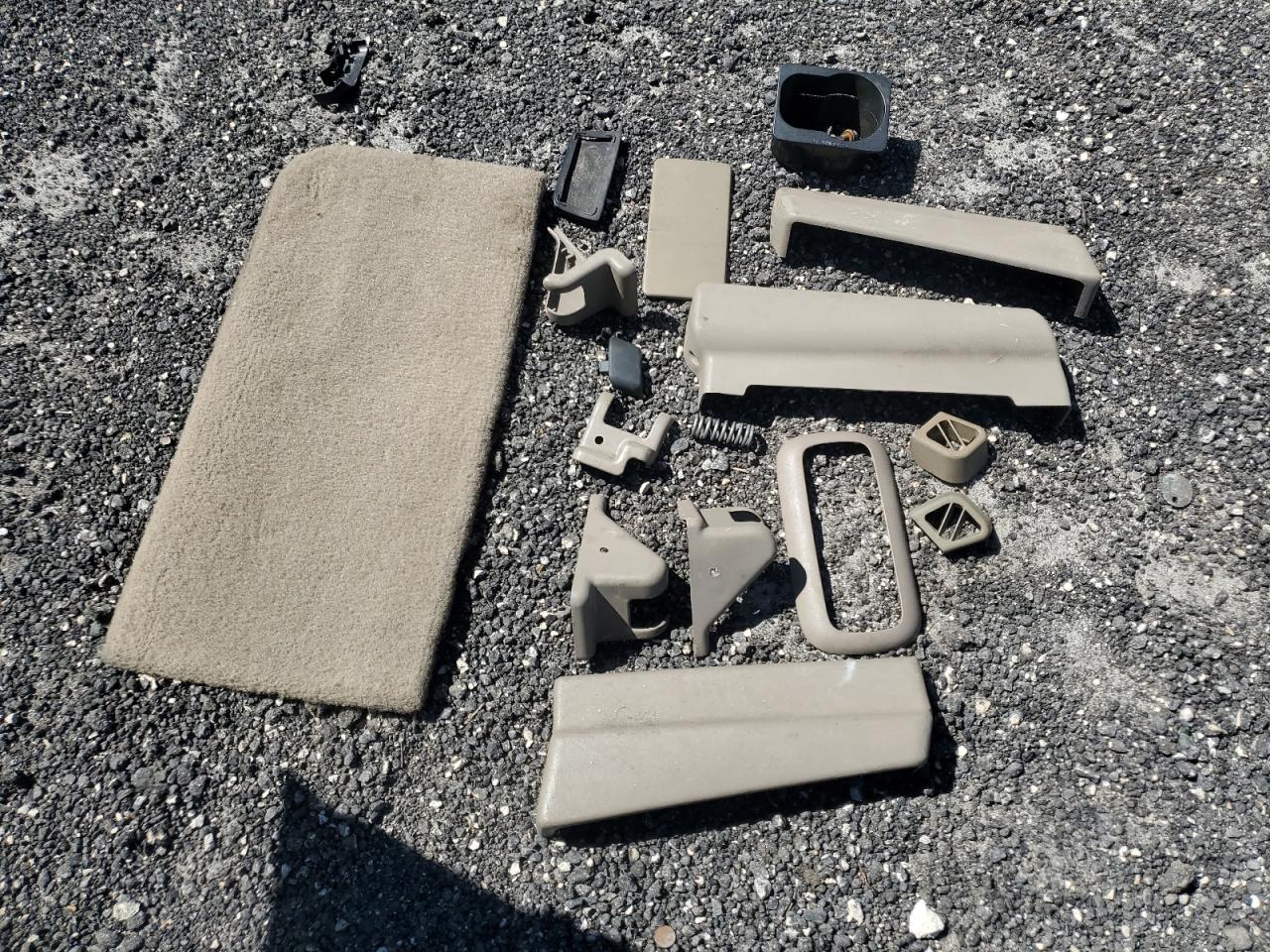 1998 GMC Yukon VIN: 1GKEC13R5WJ735562 Lot: 82457205