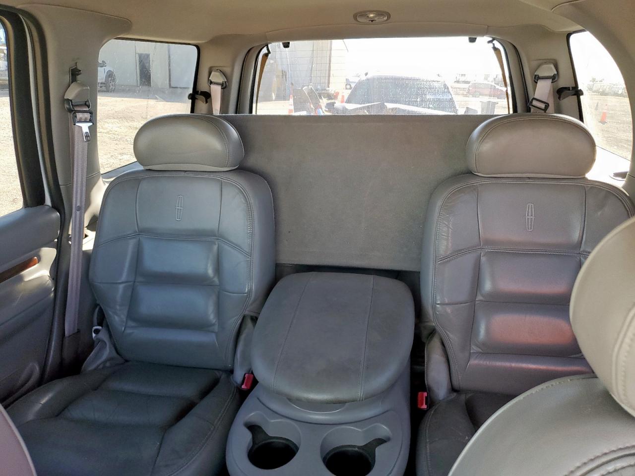 2000 Lincoln Navigator VIN: 5LMRU27A7YLJ14473 Lot: 90741995