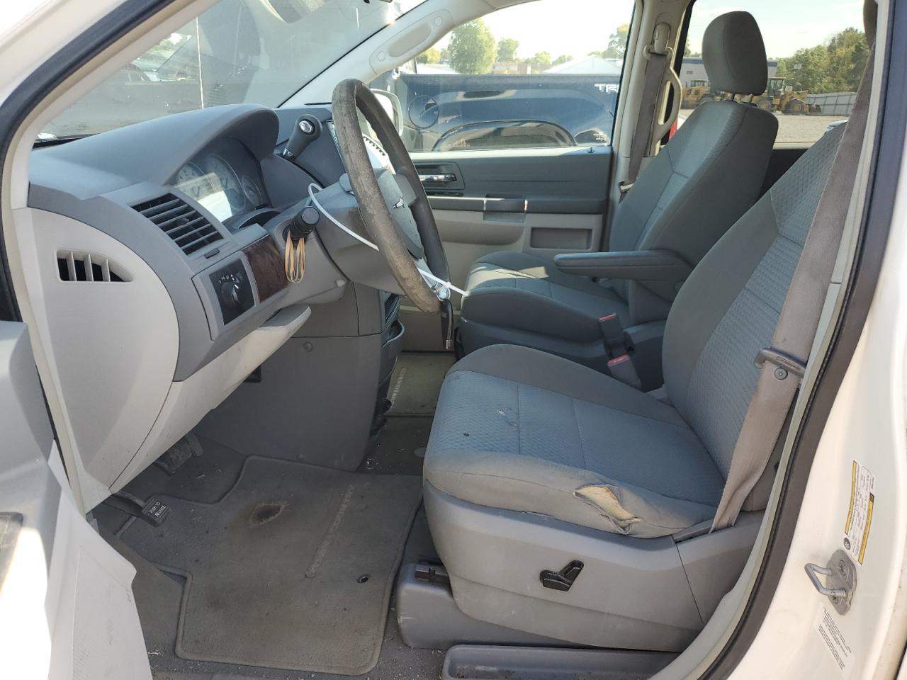 2010 Chrysler Town & Country Lx VIN: 2A4RR4DE1AR241240 Lot: 84905415