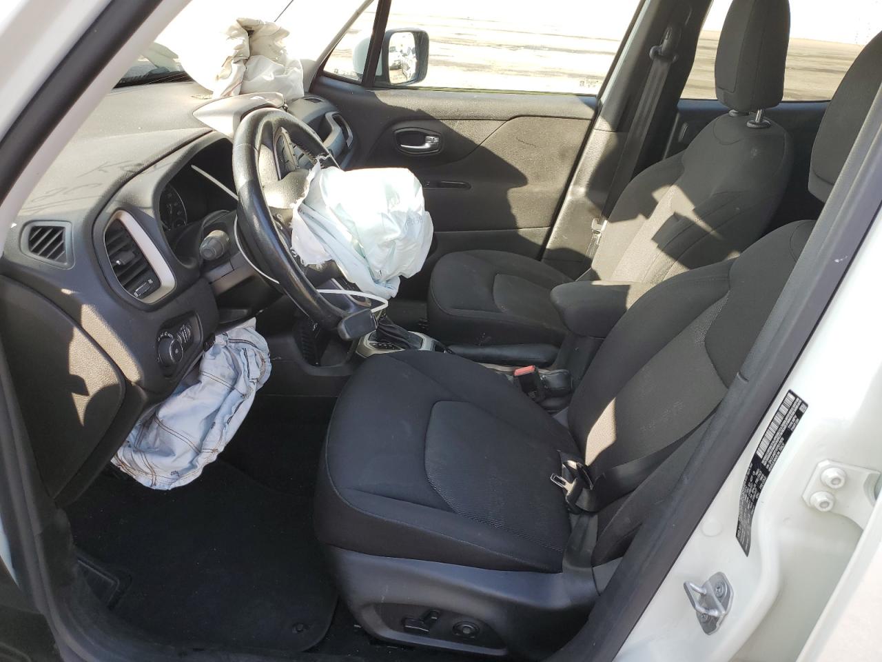 2015 Jeep Renegade Latitude VIN: ZACCJABT1FPB17676 Lot: 89679835