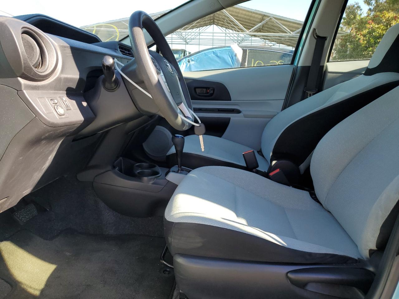 2013 Toyota Prius C VIN: JTDKDTB31D1046104 Lot: 90108985