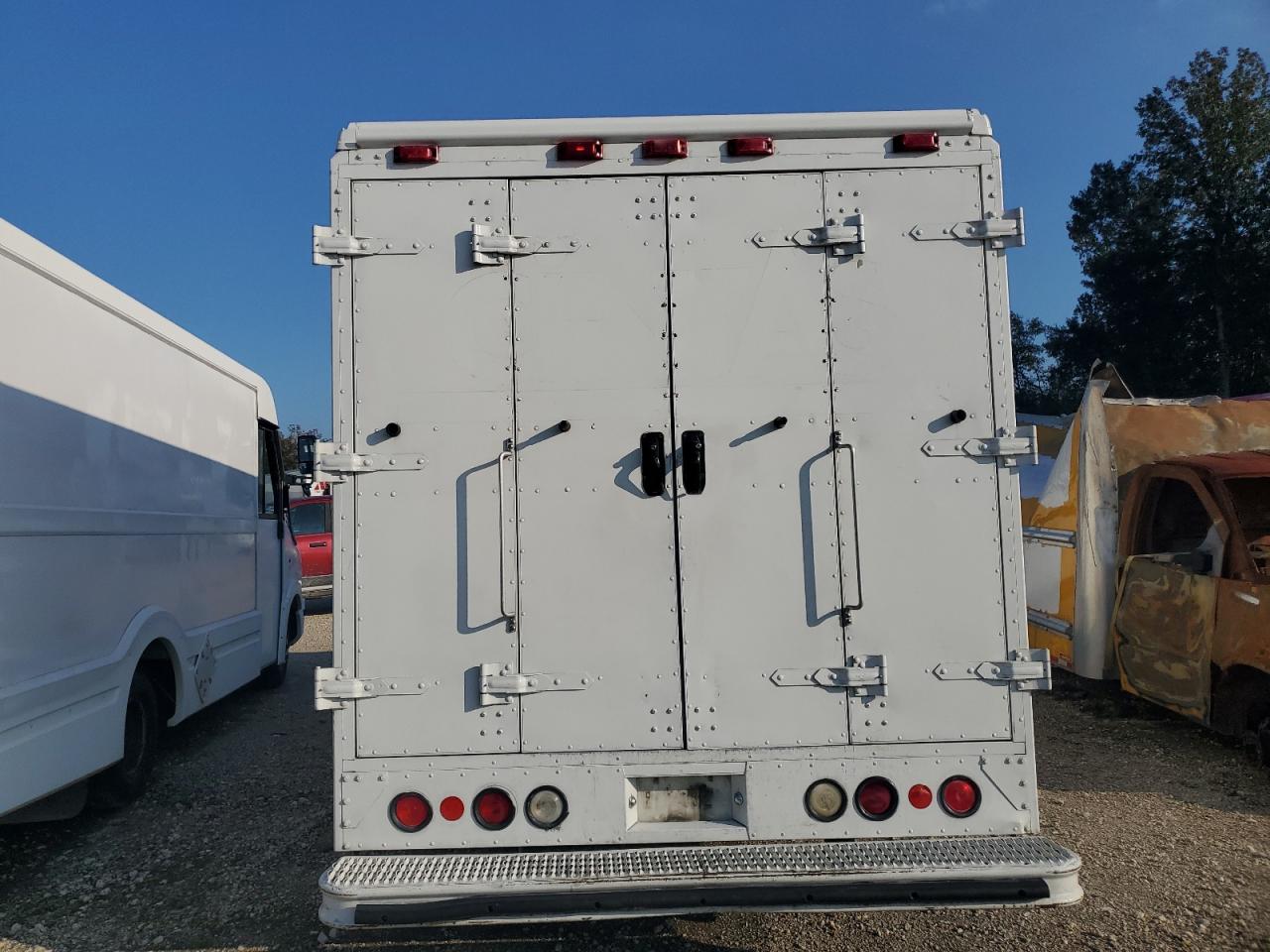 2003 Ford Econoline E350 Super Duty Stripped Chassis VIN: 1FCKE39L33HB58248 Lot: 87300865