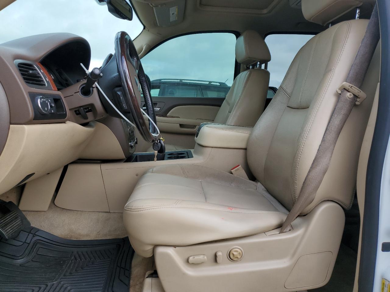 2007 GMC Yukon Xl C1500 VIN: 1GKFC16077J216581 Lot: 82310515