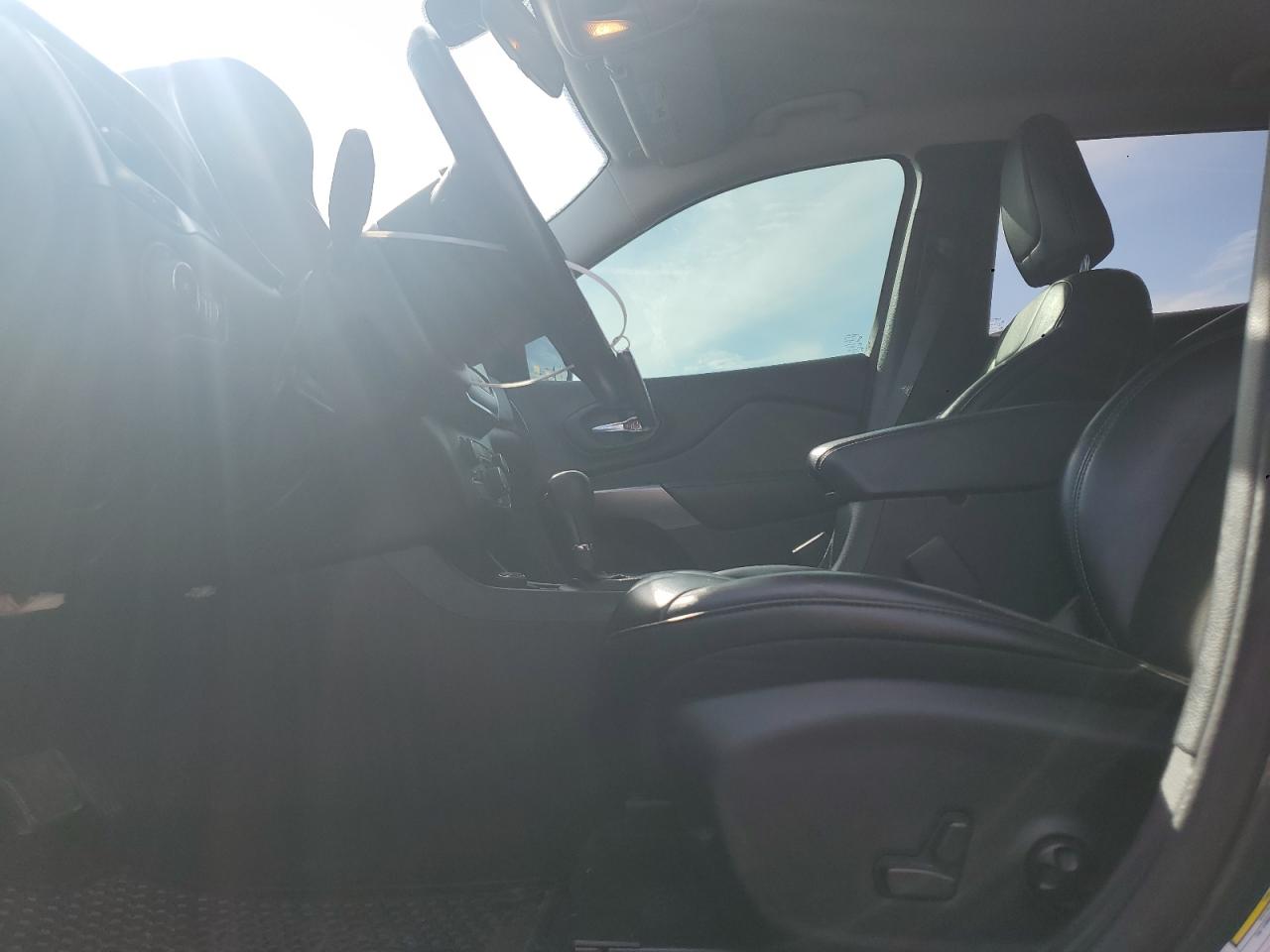 2019 Jeep Cherokee Latitude Plus VIN: 1C4PJMLBXKD140942 Lot: 82192955