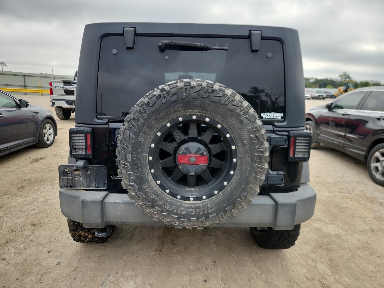 2014 Jeep Wrangler Unlimited Sport VIN: 1C4BJWDG7EL309843 Lot: 82321275