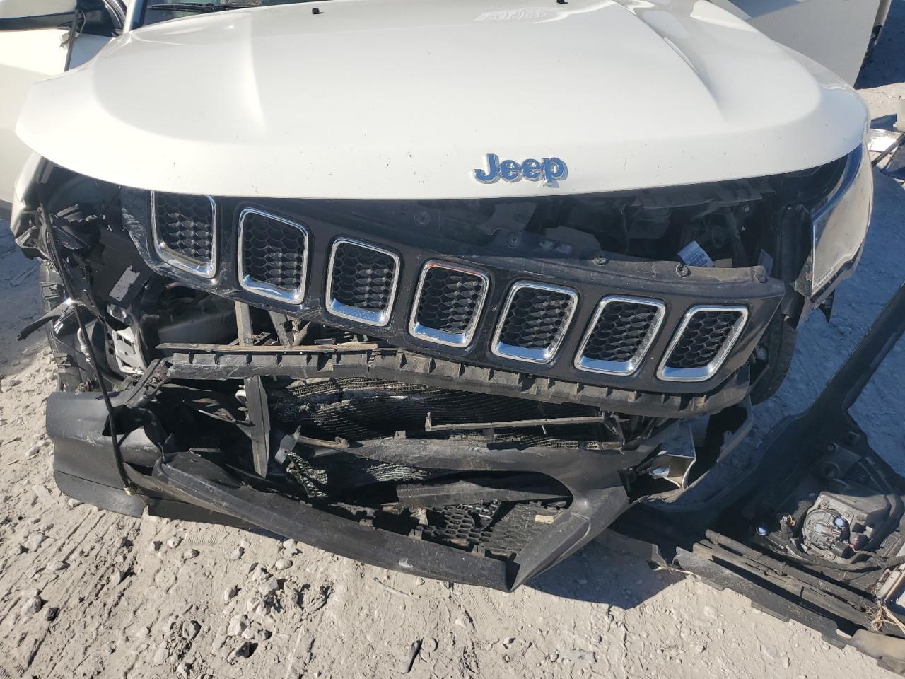 2019 Jeep Compass Latitude VIN: 3C4NJCBB6KT649679 Lot: 82740365