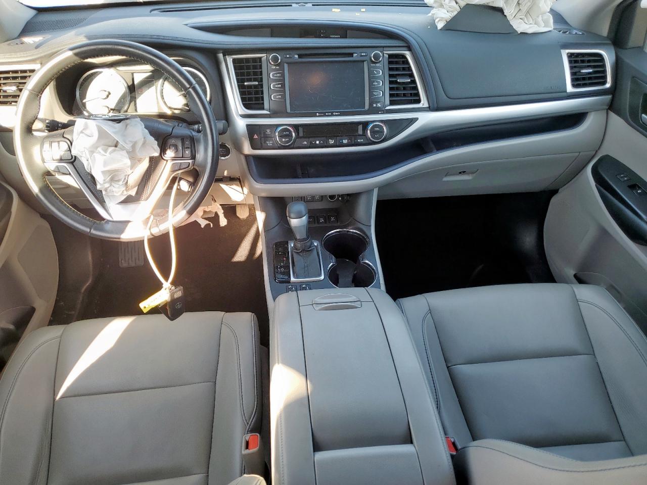 2018 Toyota Highlander Se VIN: 5TDJZRFHXJS857615 Lot: 81784375