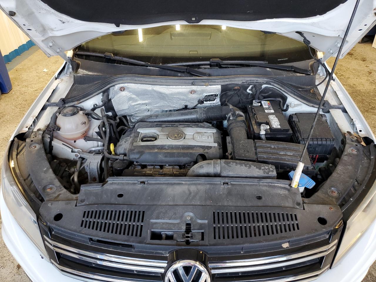 2018 Volkswagen Tiguan Limited VIN: WVGBV7AX2JK005491 Lot: 81971005
