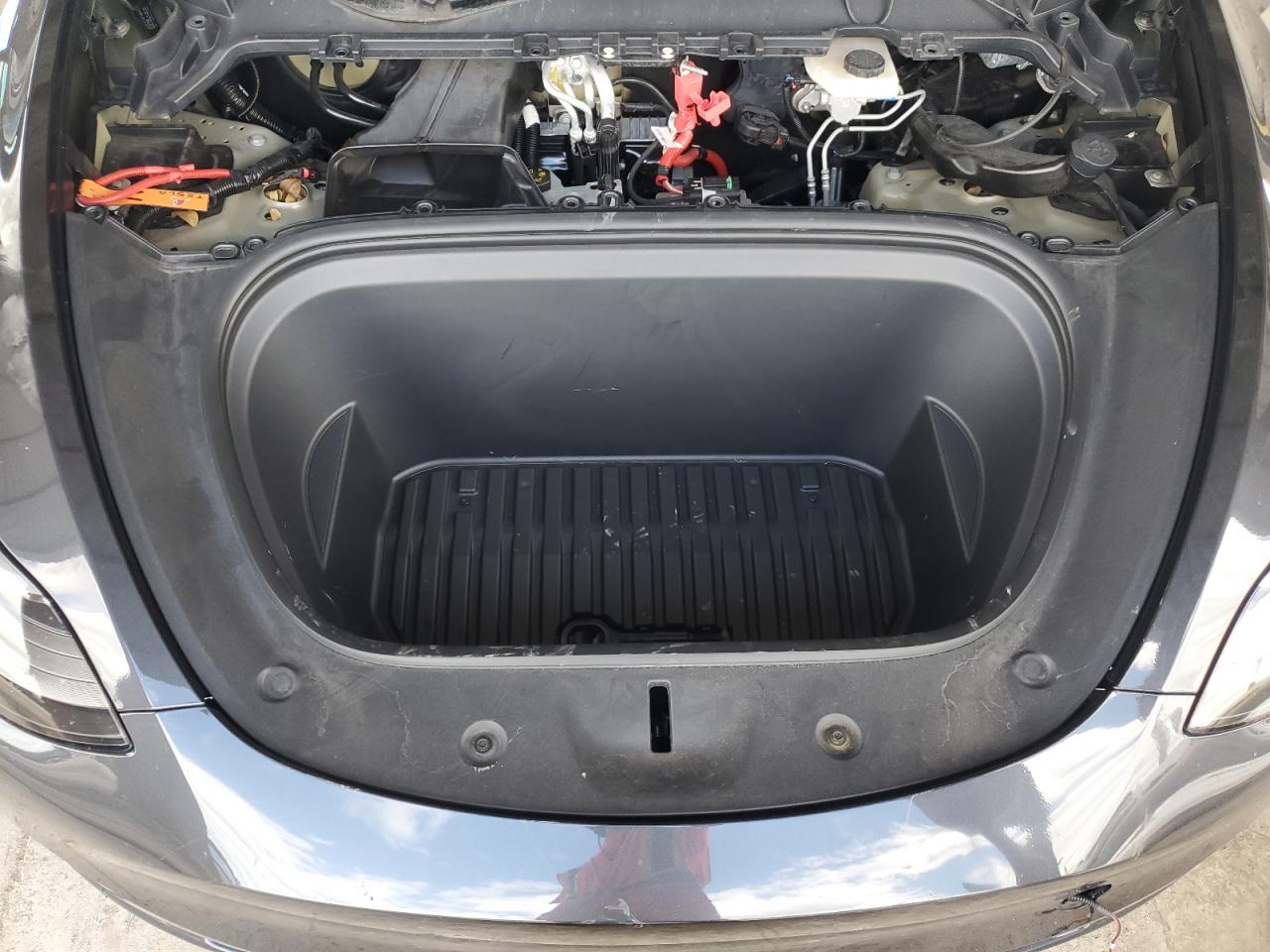 2024 Tesla Model Y VIN: 7SAYGDEF6RF048994 Lot: 85207085