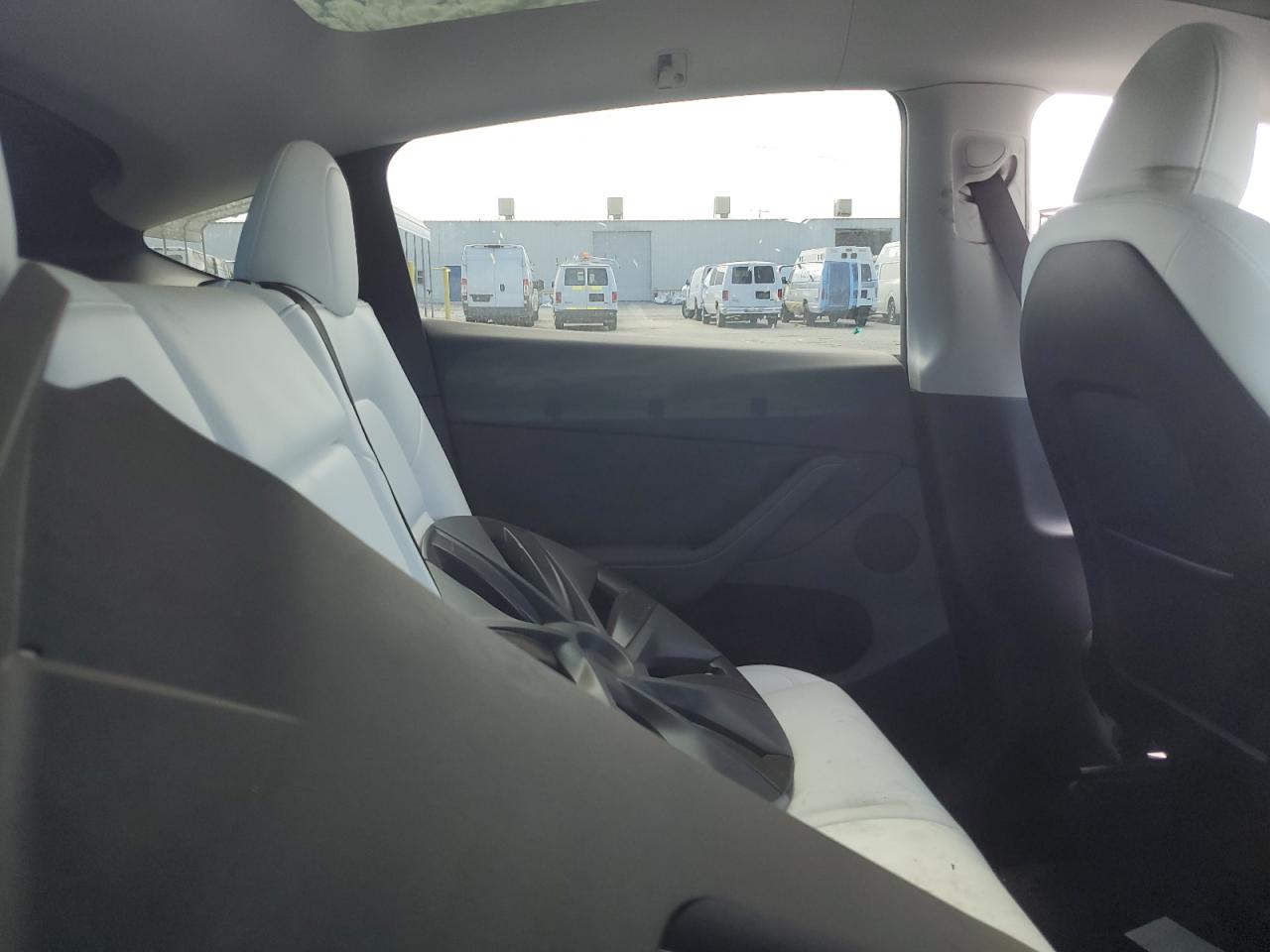 2024 Tesla Model Y VIN: 7SAYGAEE3RF124841 Lot: 85109335