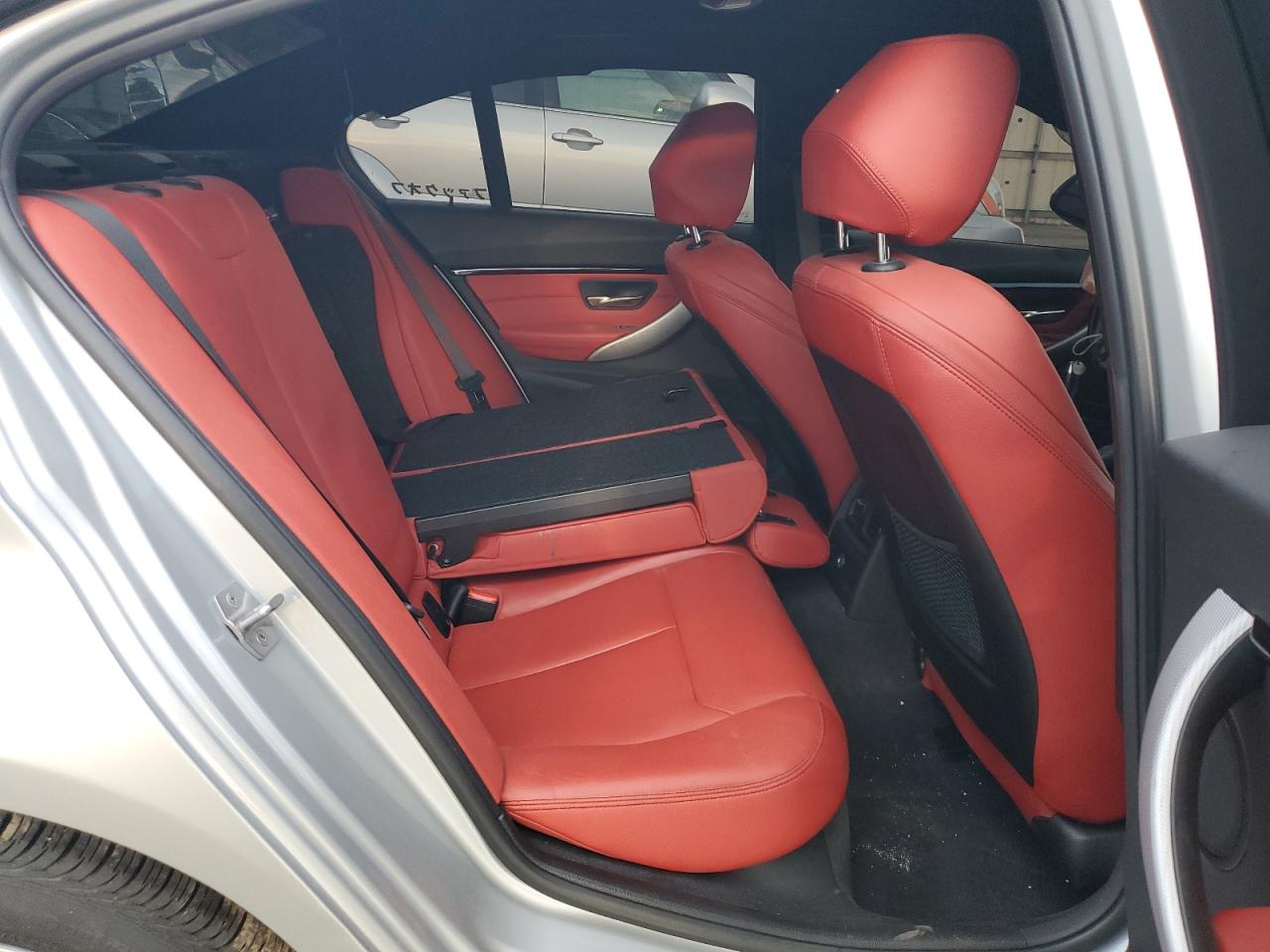 2018 BMW 330 Xi VIN: WBA8D9G55JNU71141 Lot: 84186025