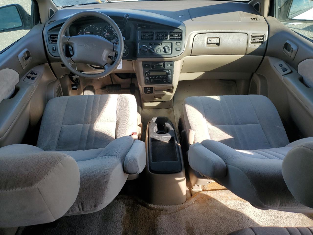 2000 Toyota Sienna Le VIN: 4T3ZF13C9YU289128 Lot: 86704025